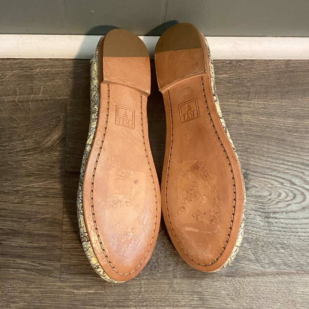 Frye - Carson Crackle Metallic Ballet Flats - 7M - Picture 8 of 11